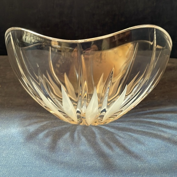 MIKASA Flame D'Amore Blown Glass 8” Bowl - Picture 3 of 7
